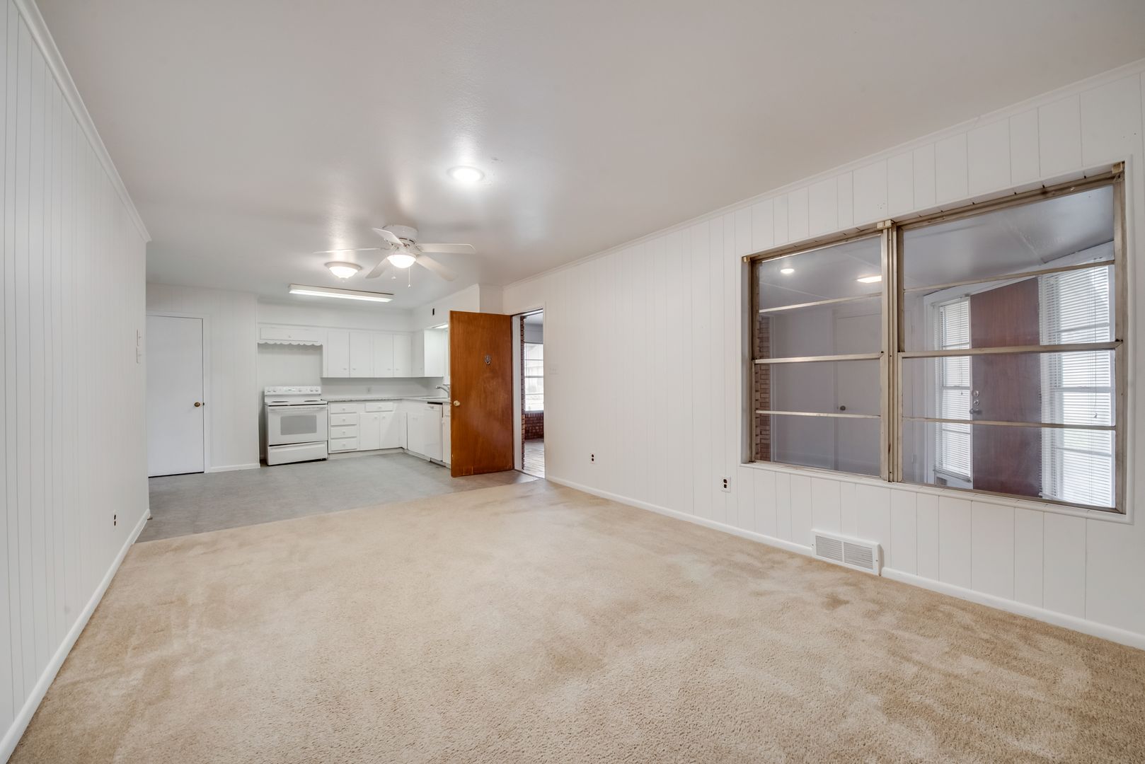 Mesquite House: 1002 Majors Dr