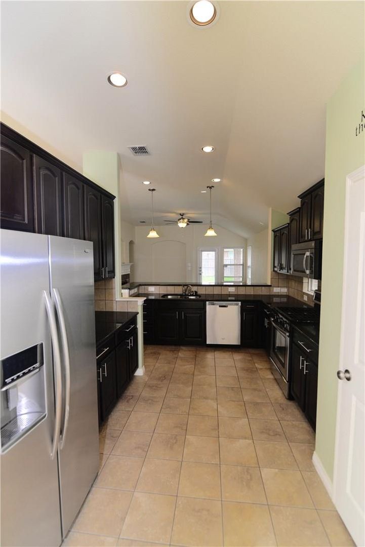 Little Elm House: 1204 Kittyhawk Dr