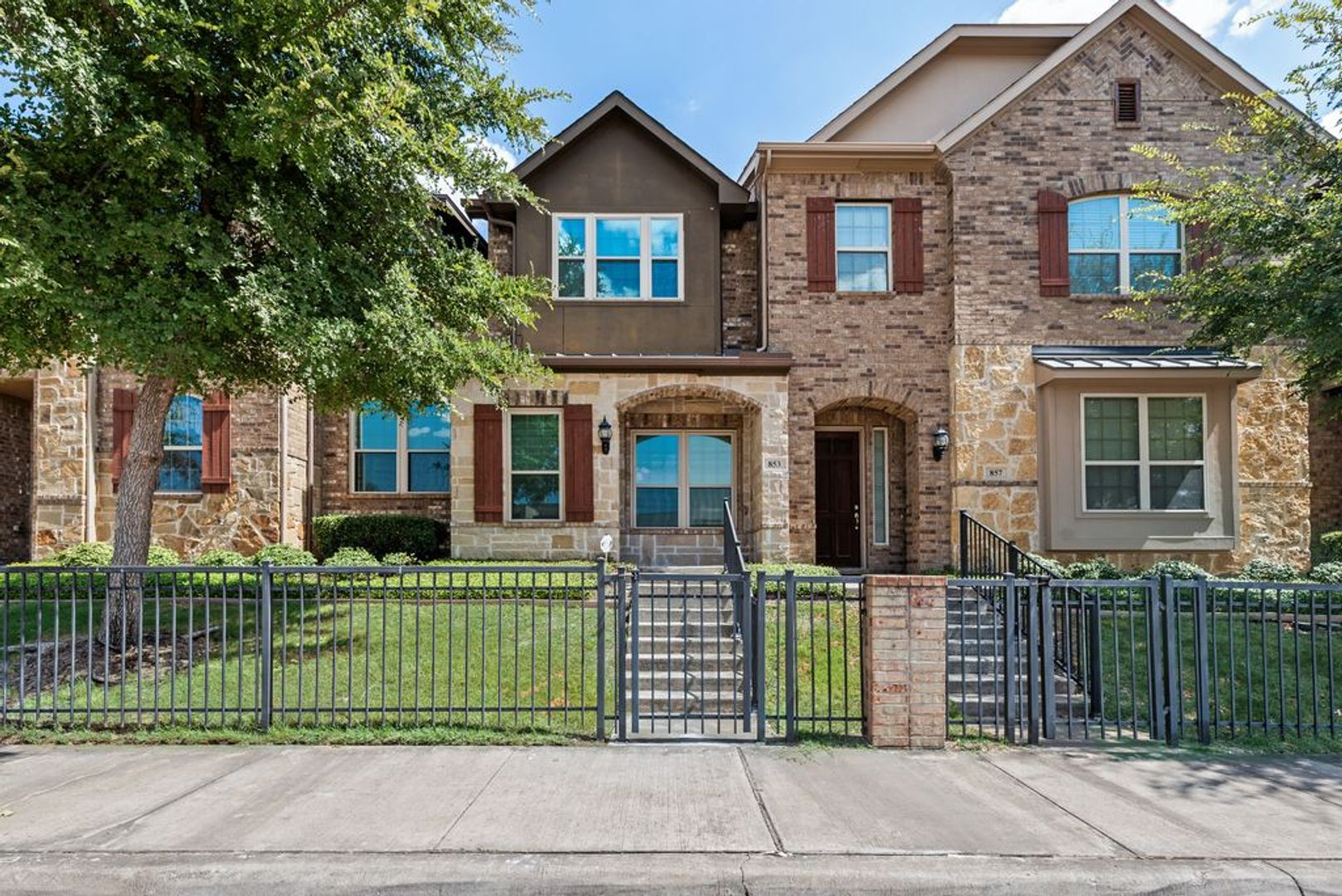 Richardson House: 853 Whitehall