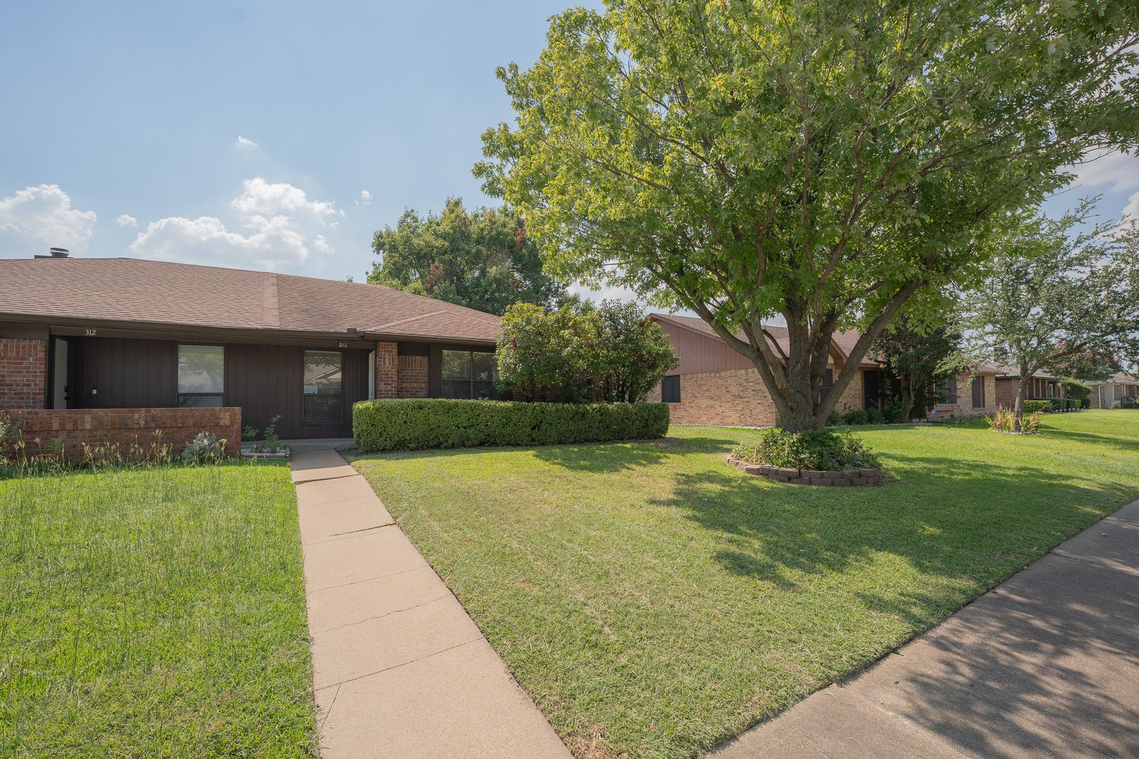 Garland House: 310 Cole St
