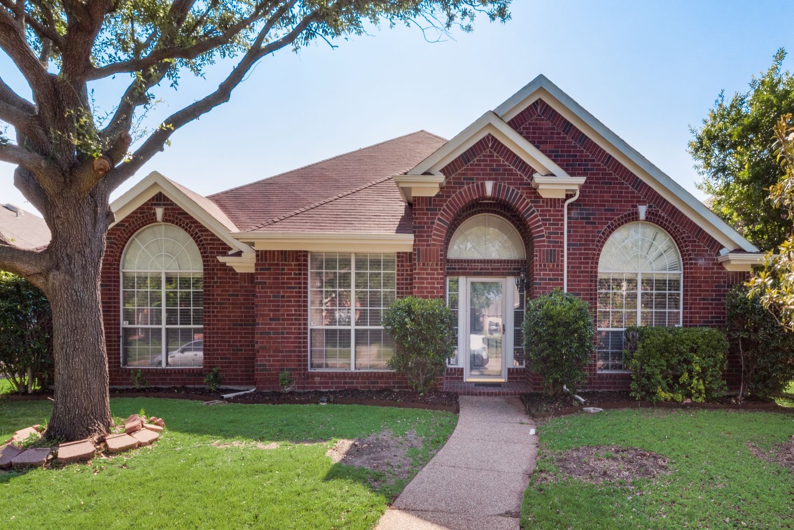 Allen House: 806 Ashley Ln