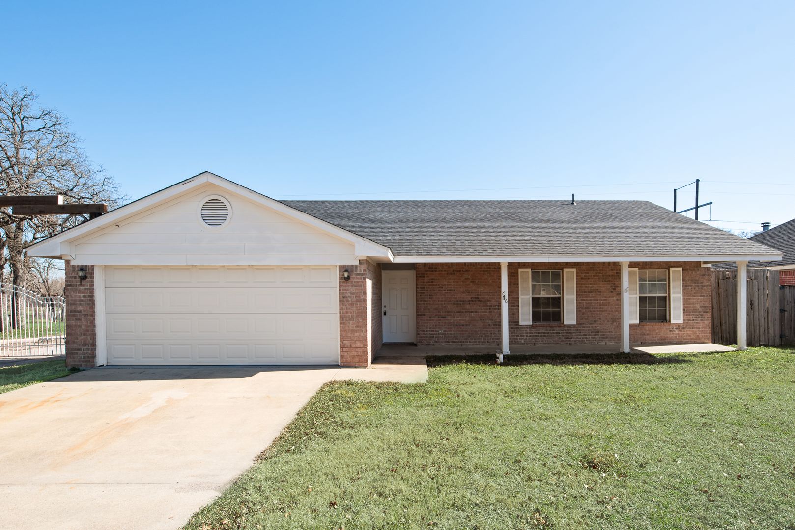 Seagoville House: 216 Modene