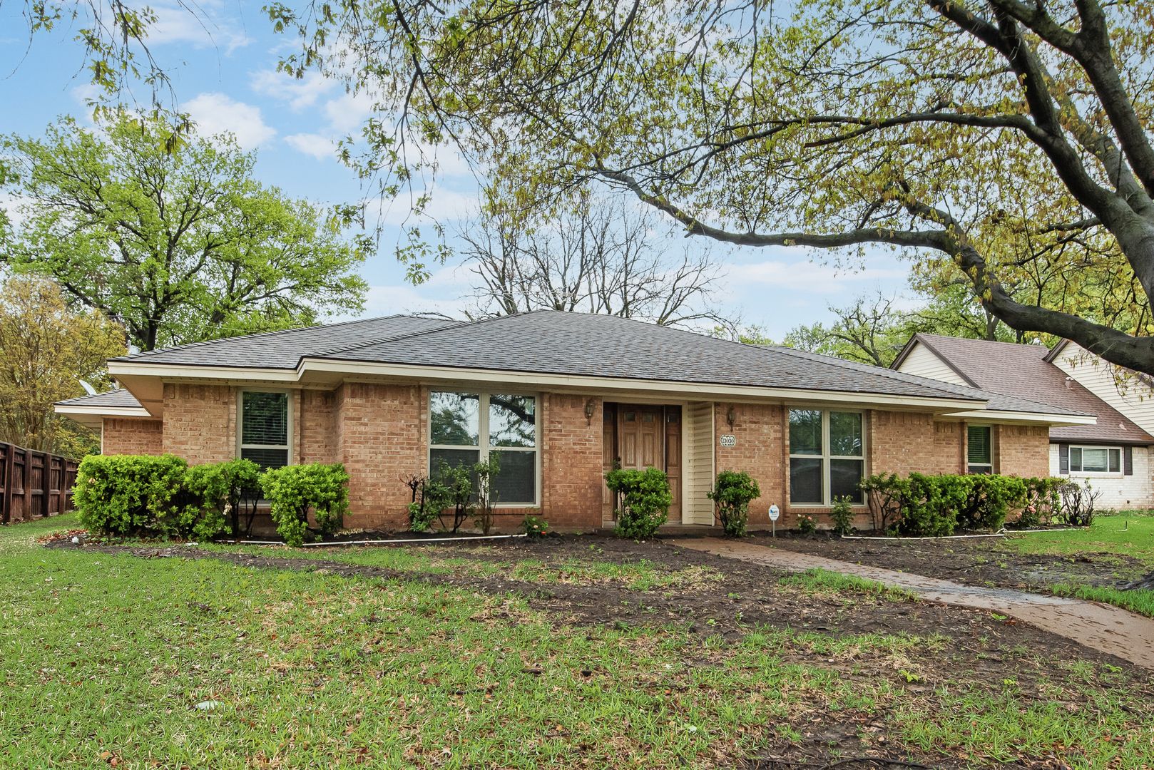 Farmers Branch House: 13030 Mitchwin Rd