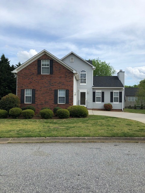 Simpsonville House: 110 Shelby Court