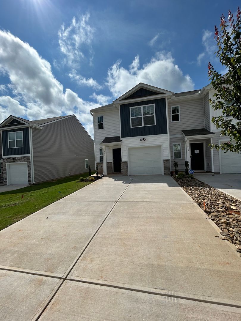 Greenville House: 413 Silicon Drive  - 413 Silicon Drive