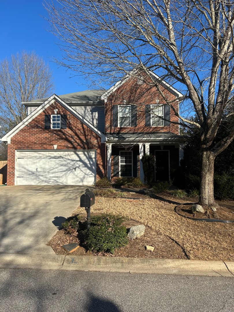 Simpsonville House: 233 Meadow Blossom Way