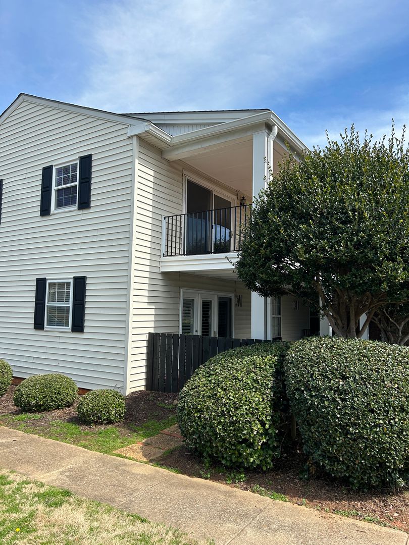 Riverbend Condo - Greenville 2/2, 1,200 sq. ft.