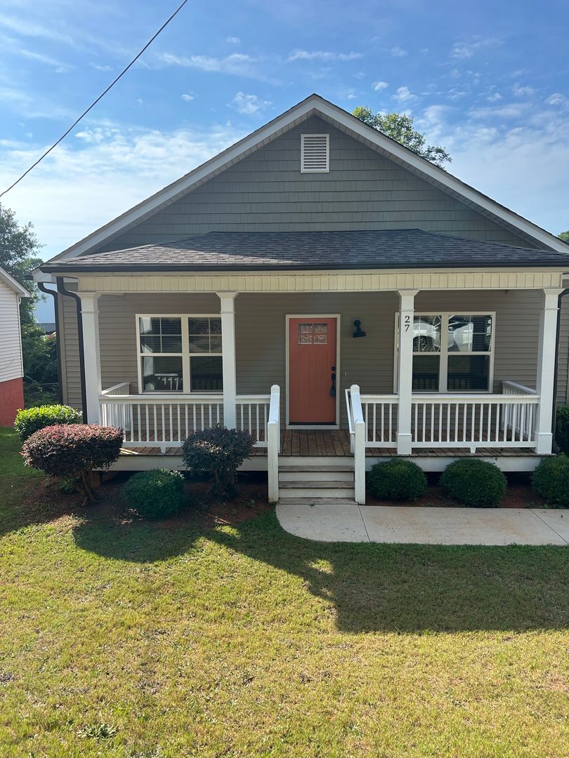 Greenville House: 27 Burgess Ave