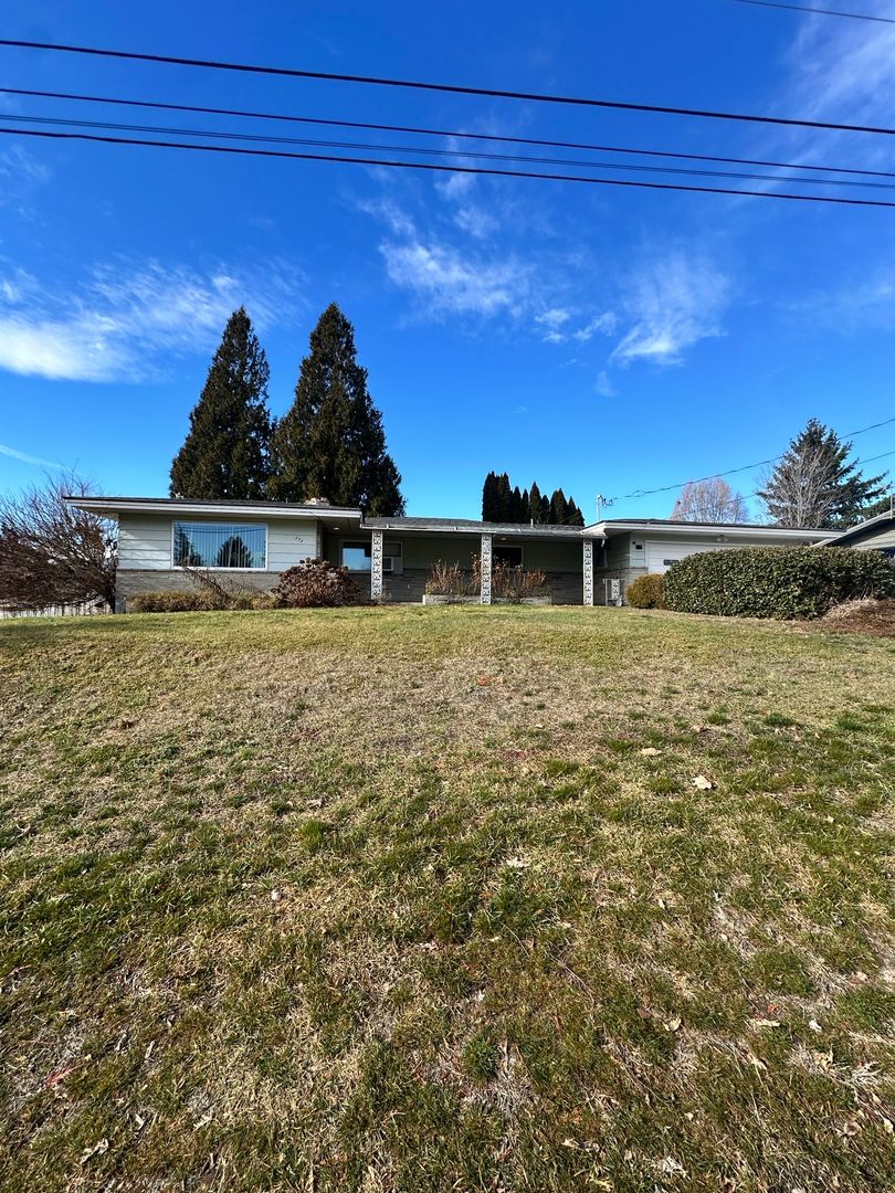 East Wenatchee House: 772 N Keller