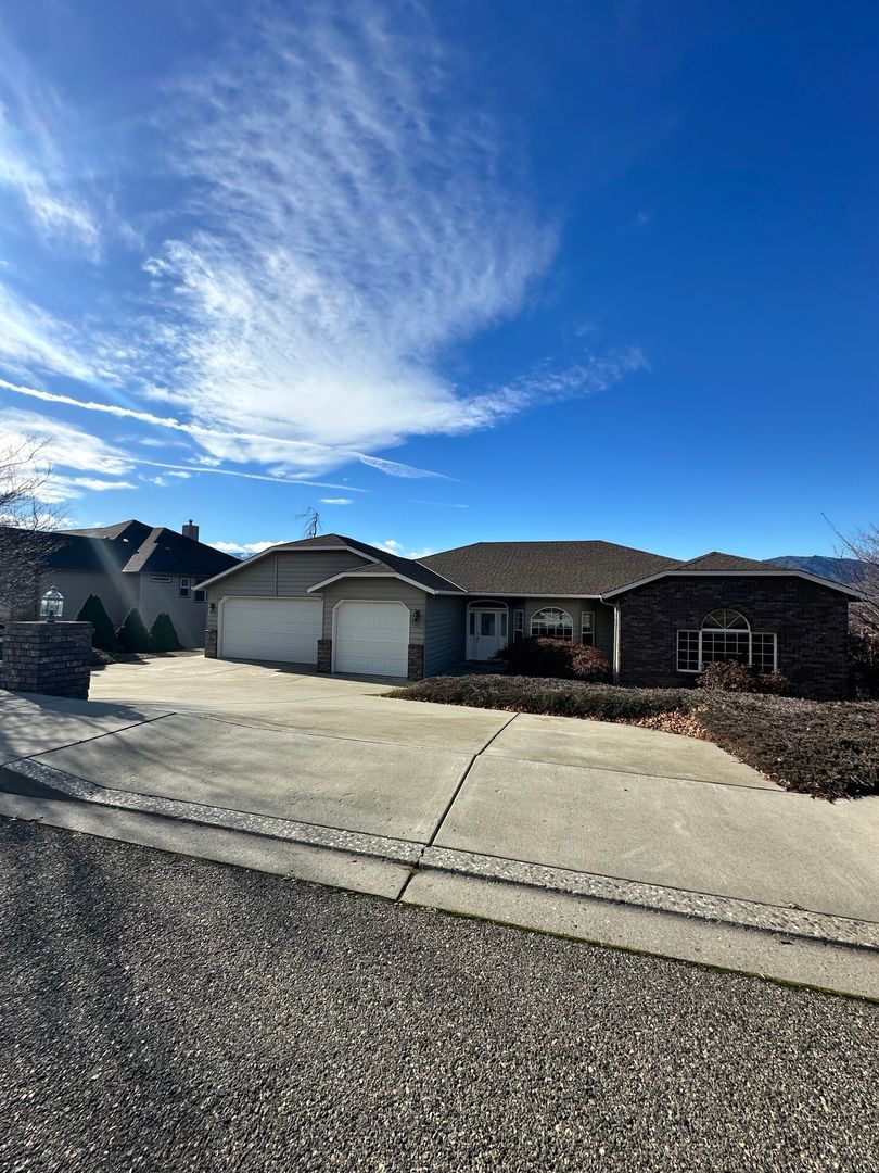 East Wenatchee House: 946 Briarwood