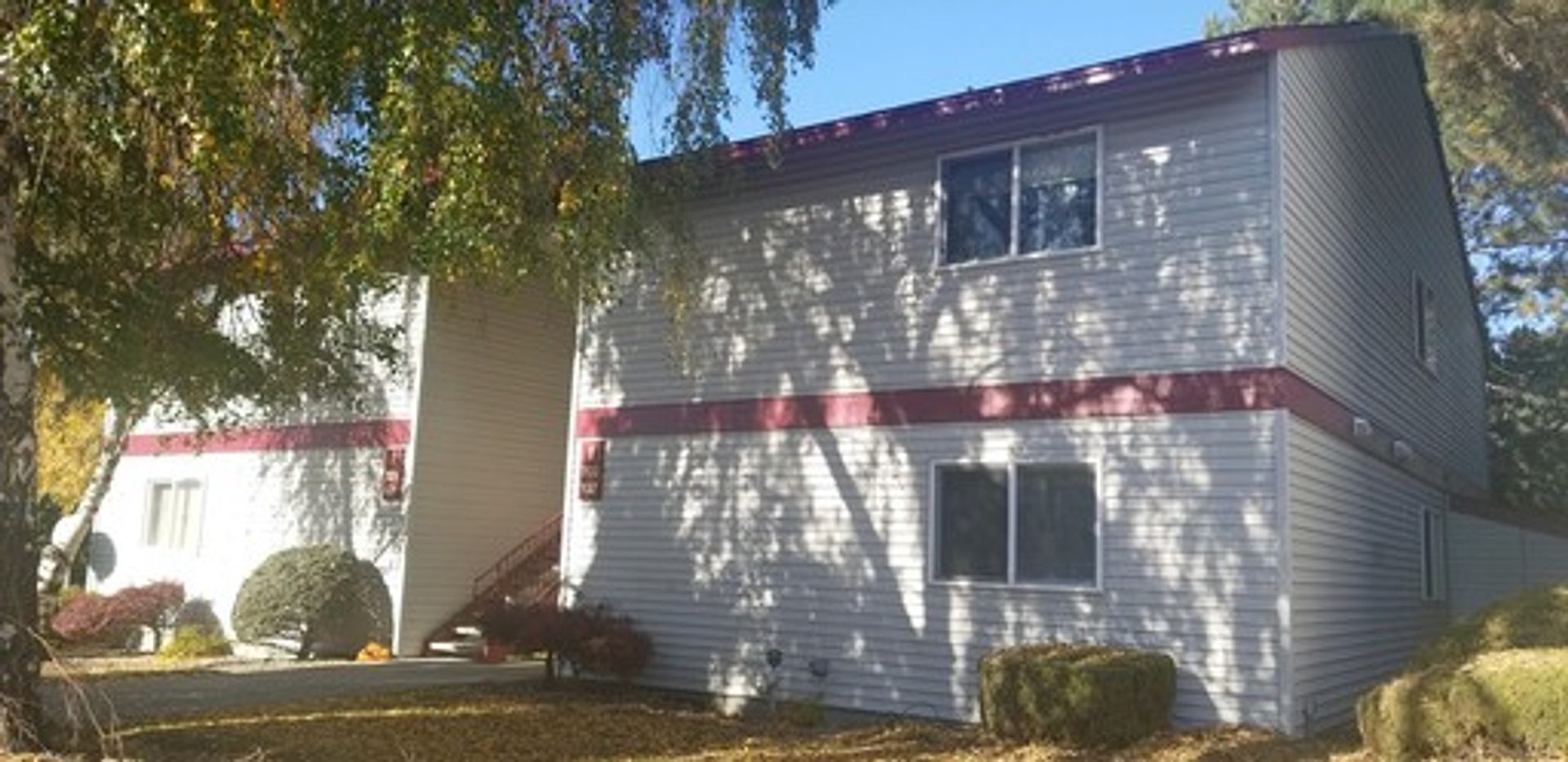 E. Wenatchee Apartment: 667 NE 4th