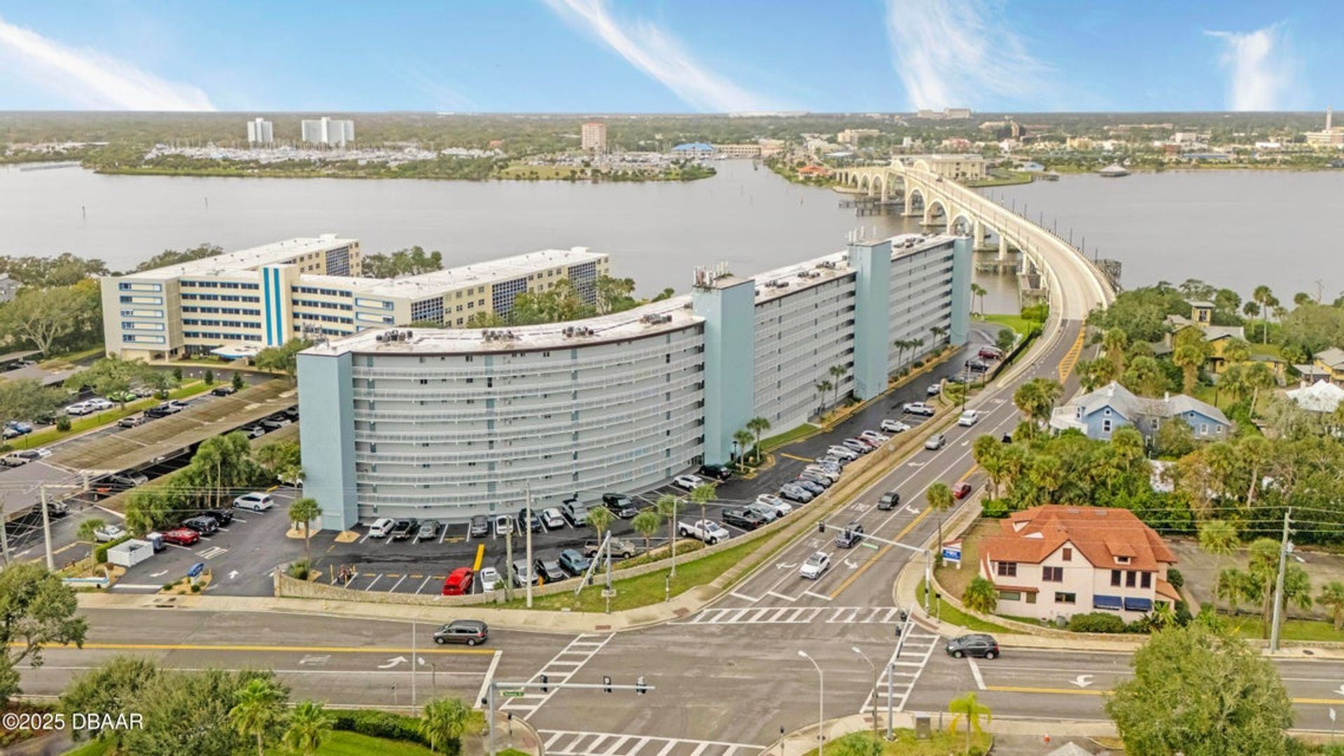 Daytona Beach House: 100 Silver Beach Avenue 816