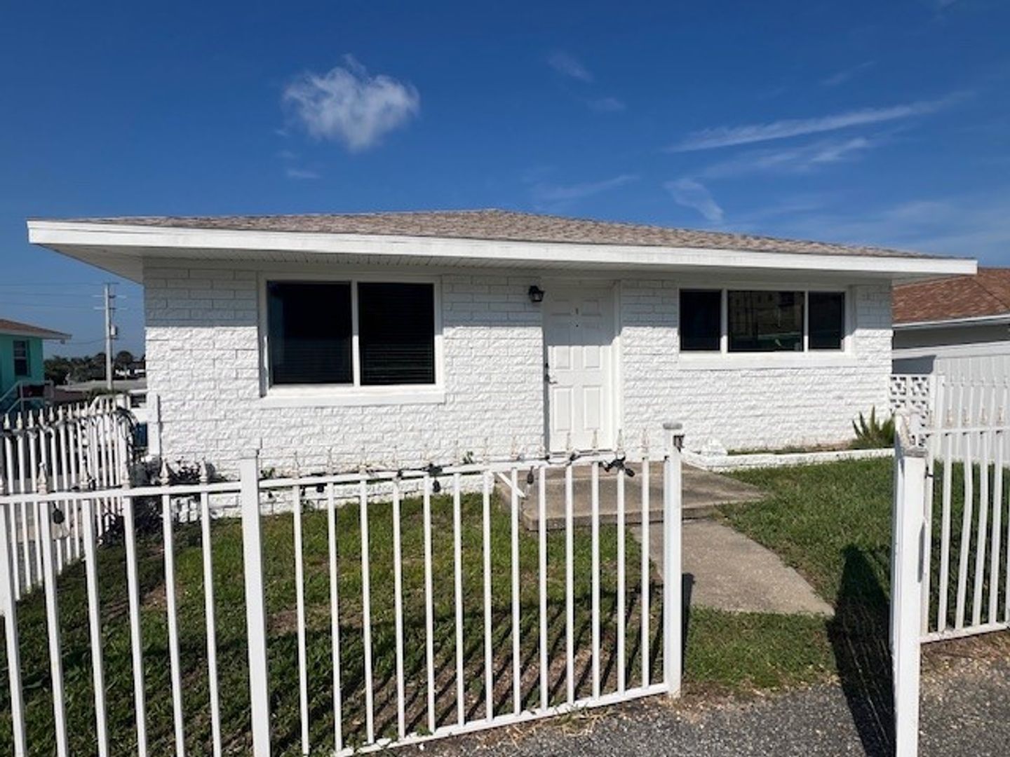 Daytona Beach Apartment: 3822 S Atlantic Ave