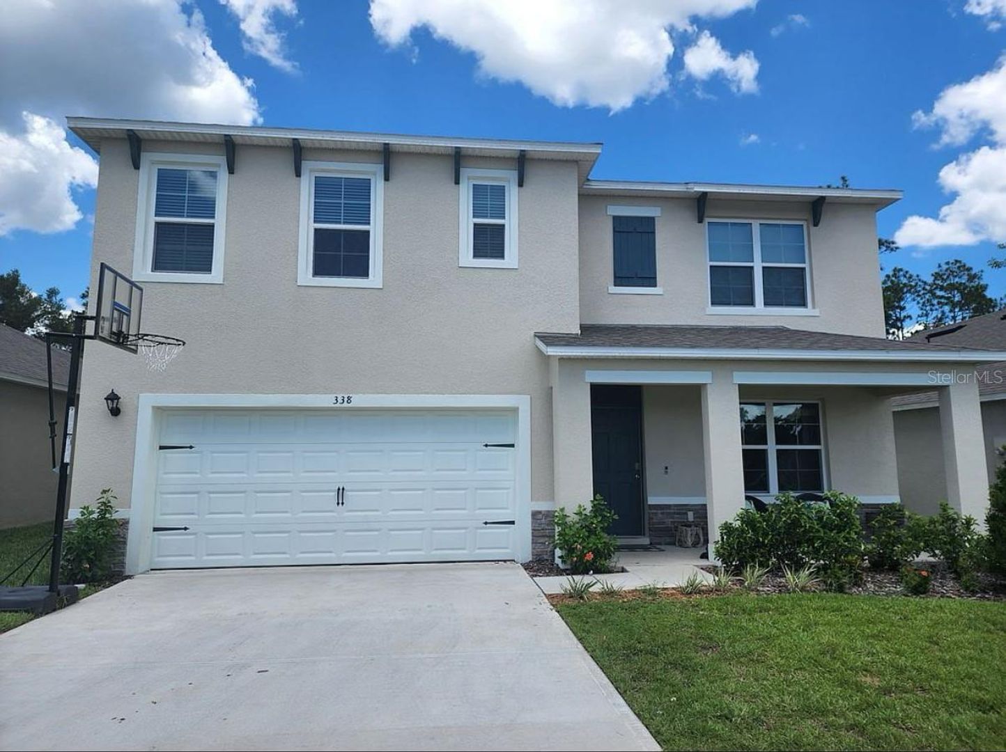 Deland House: 338 Camilla Rd