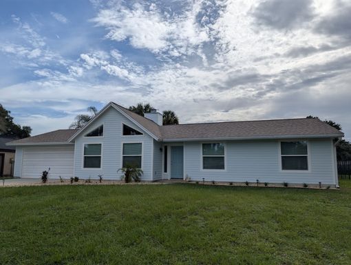 1 Story 3 Bed/2 Bath Large Home, Screened Porch, Fenced Yard – photo 1