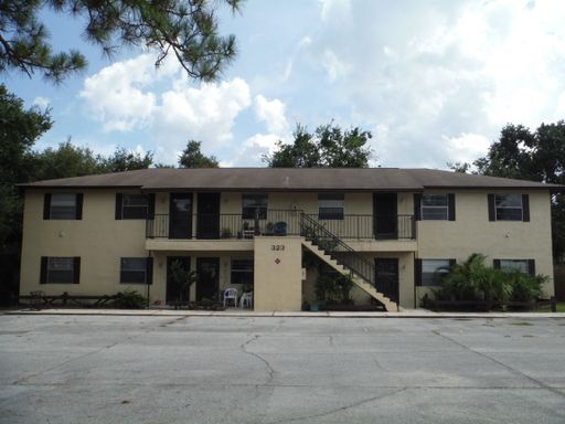 Updated 2 Bed 1 Bath Ground Floor Apartment – photo 1