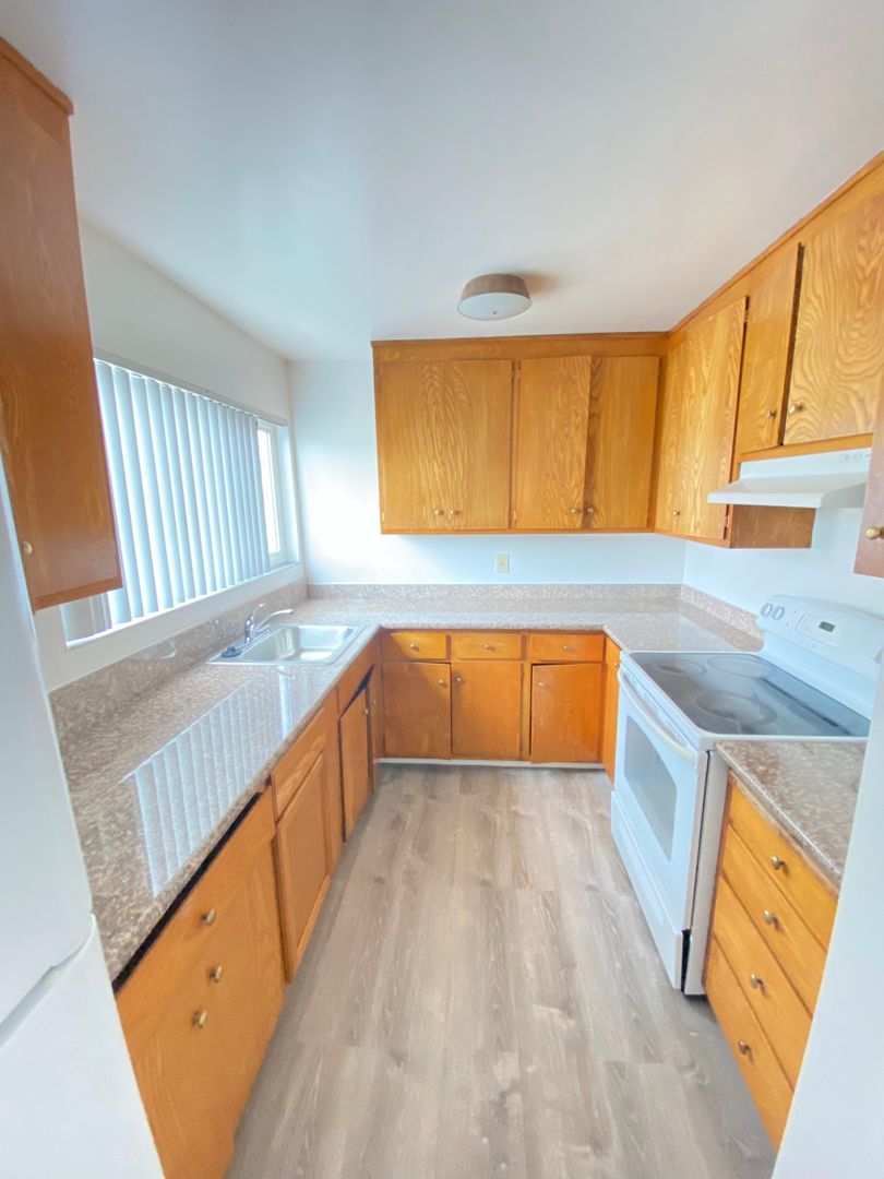 Daly City Apartment: 262 Price St.