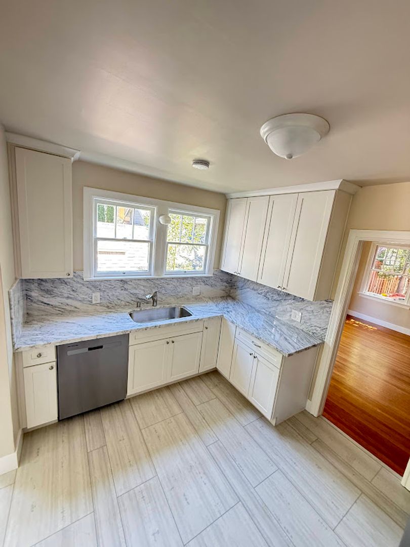 BURLINGAME House: 1808 SANCHEZ AVENUE
