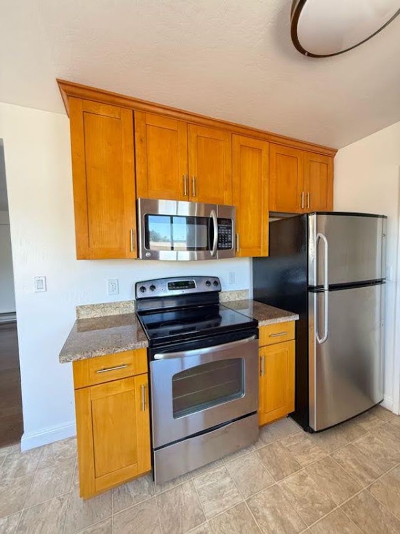 San Carlos Apartment: 425 Walnut Street
