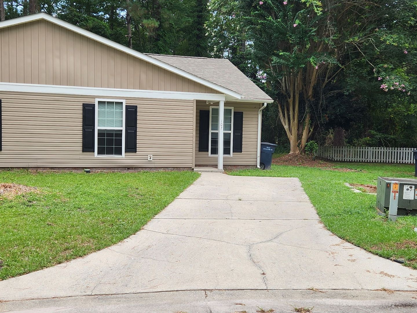 Jacksonville House: 107 Twinwood Court