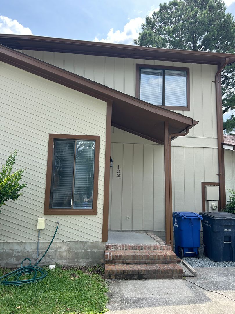 Jacksonville House: 102 Brenda Drive
