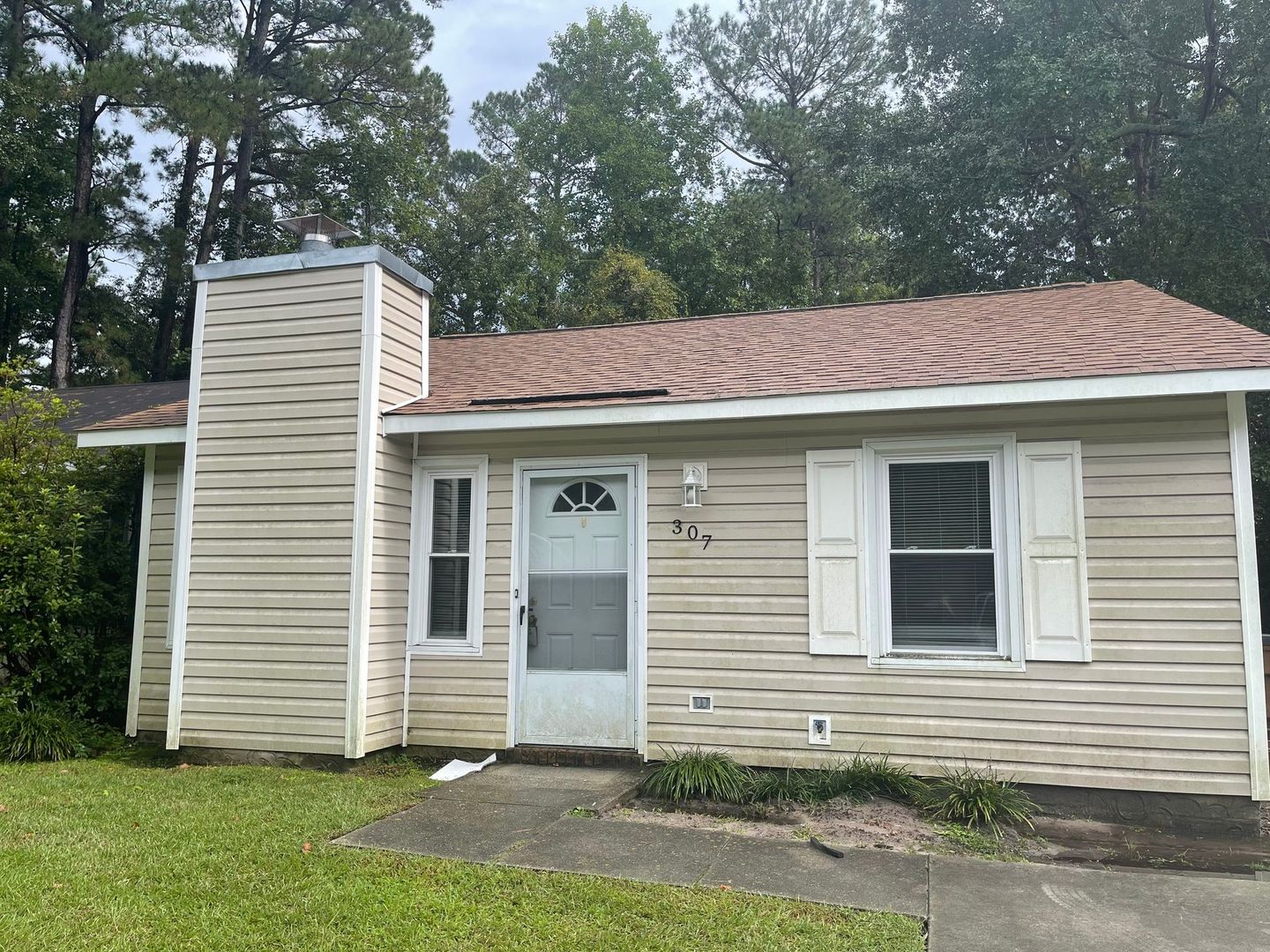 Jacksonville House: 307 Cedar Creek Drive