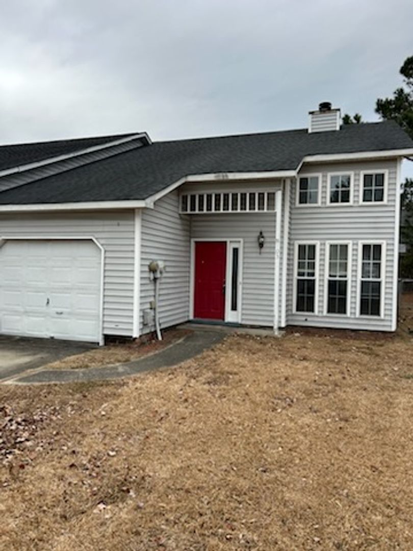 Jacksonville House: 103 Persimmon Court