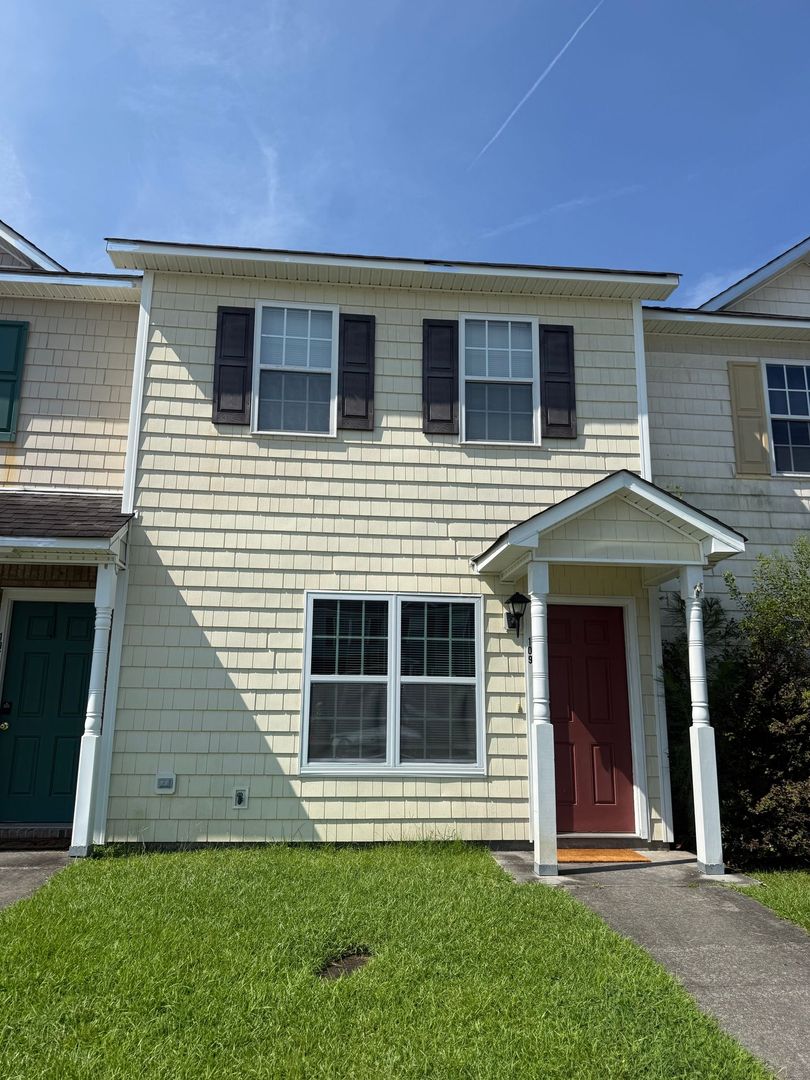 Jacksonville House: 109 Bridgewood Drive