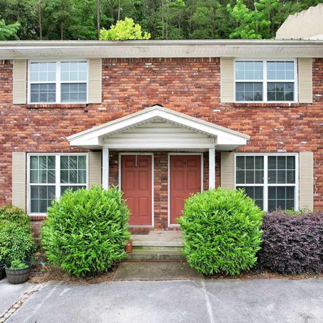 Hixson House: 1312 Ely Road  Unit 5