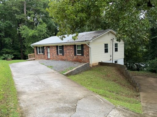 3 Bedroom 2 Bathroom Ranch style home with full finished basement. Lawncare included, Pets allowed with pet fees – photo 1