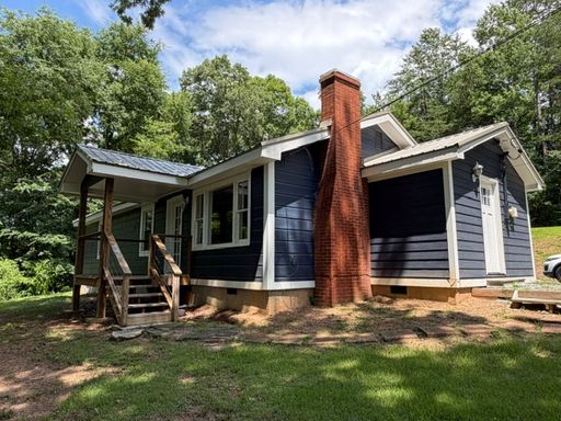 *MOVE IN SPECIAL* 1/2 OFF FIRST MONTHS RENT* 3 Bedroom 2 Bath house – photo 1