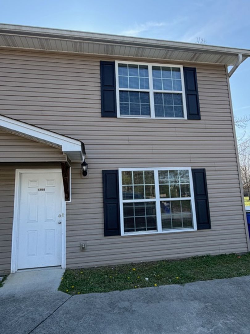 Cleveland Apartment: 1299 Pond Street