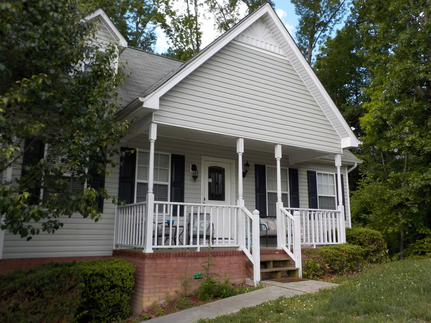 Cleveland House: 2609 Thompson Ln