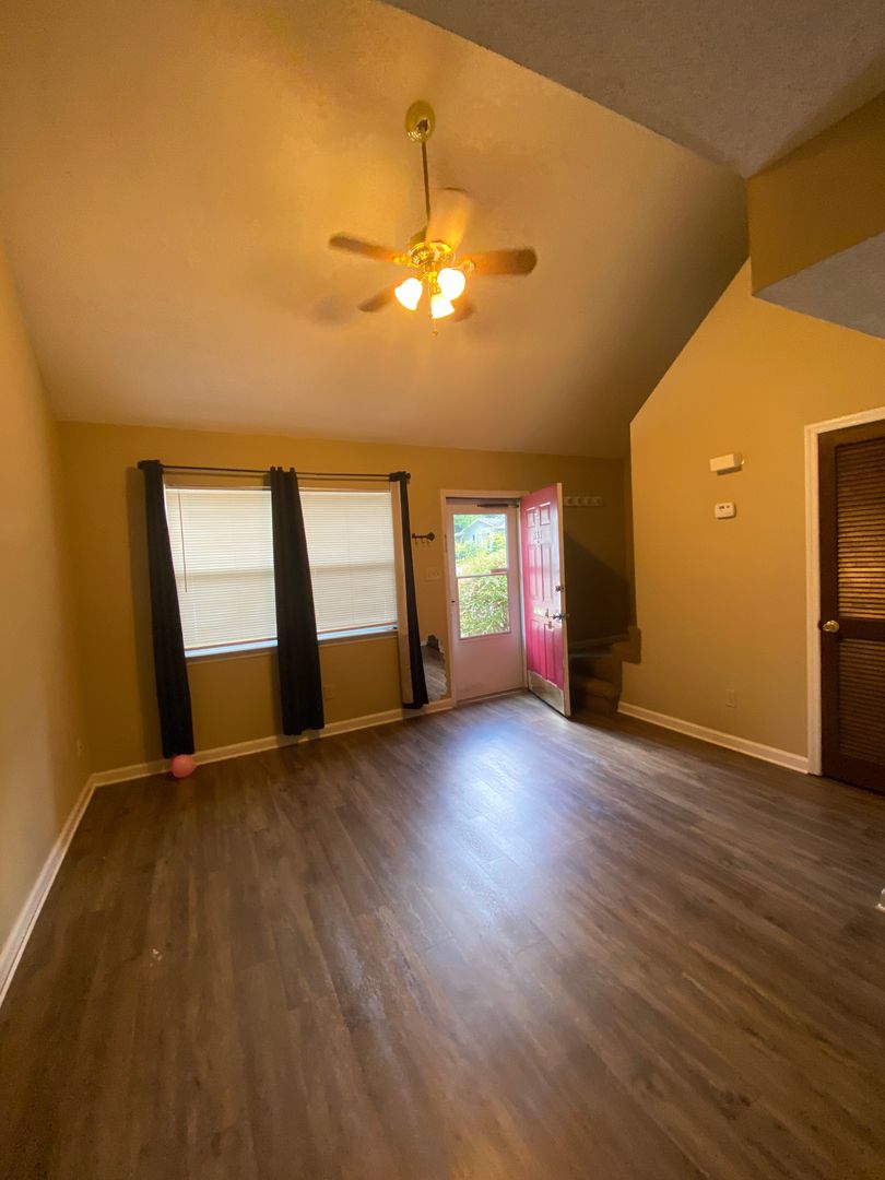 Cleveland House: 547 20th St NW