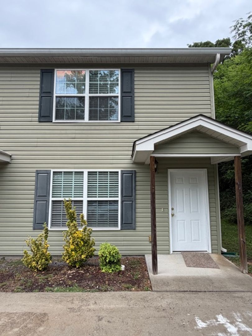 Cleveland House: 1553 13th Street SE