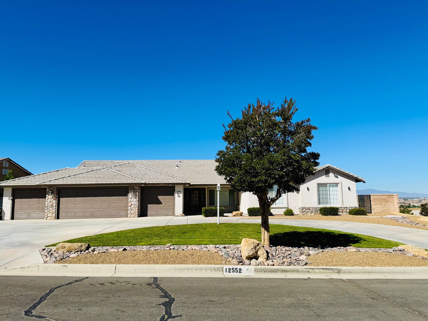 Apple Valley House: 12552 Overlook Rd