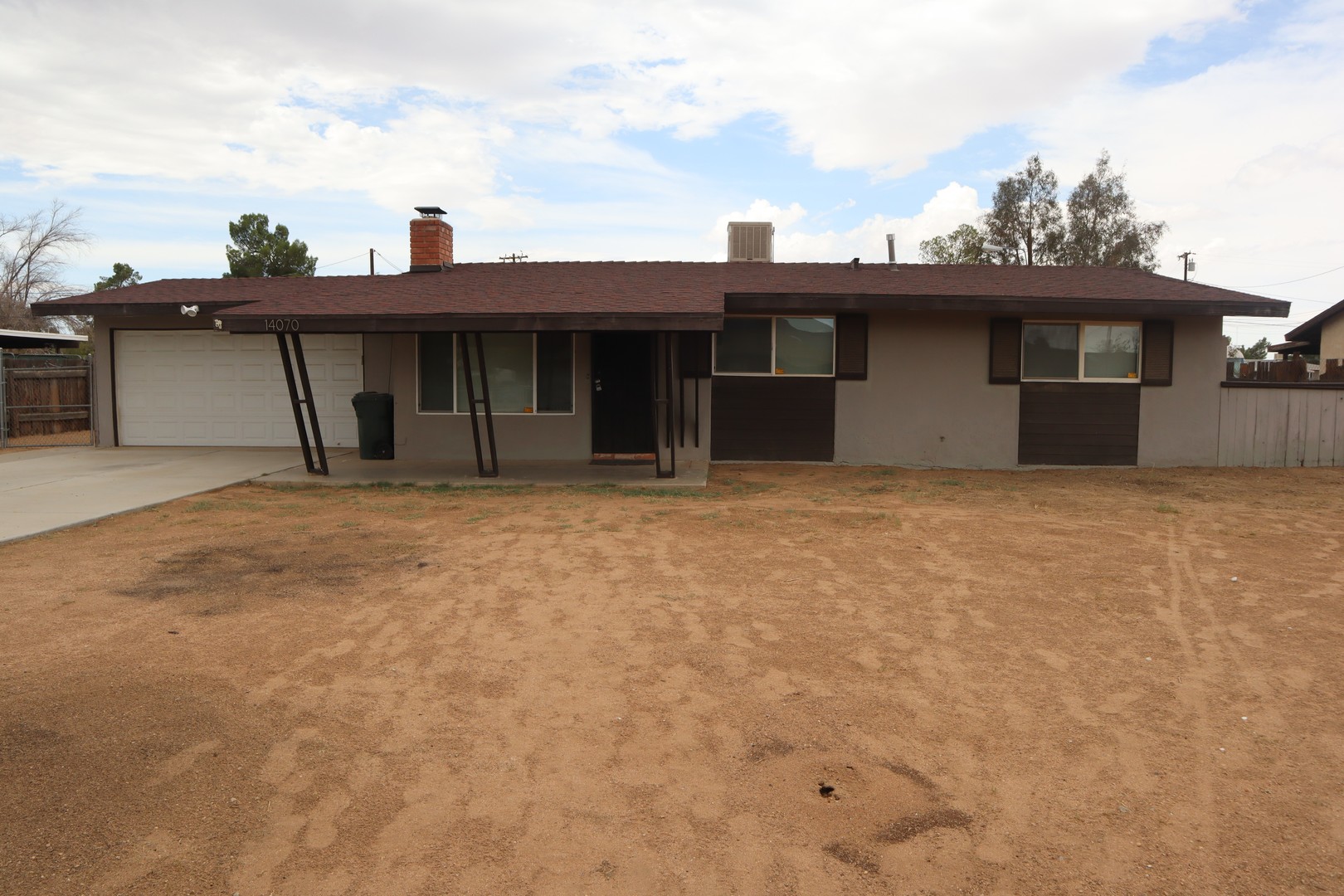 Apple Valley House: 14070 Quinnault Road