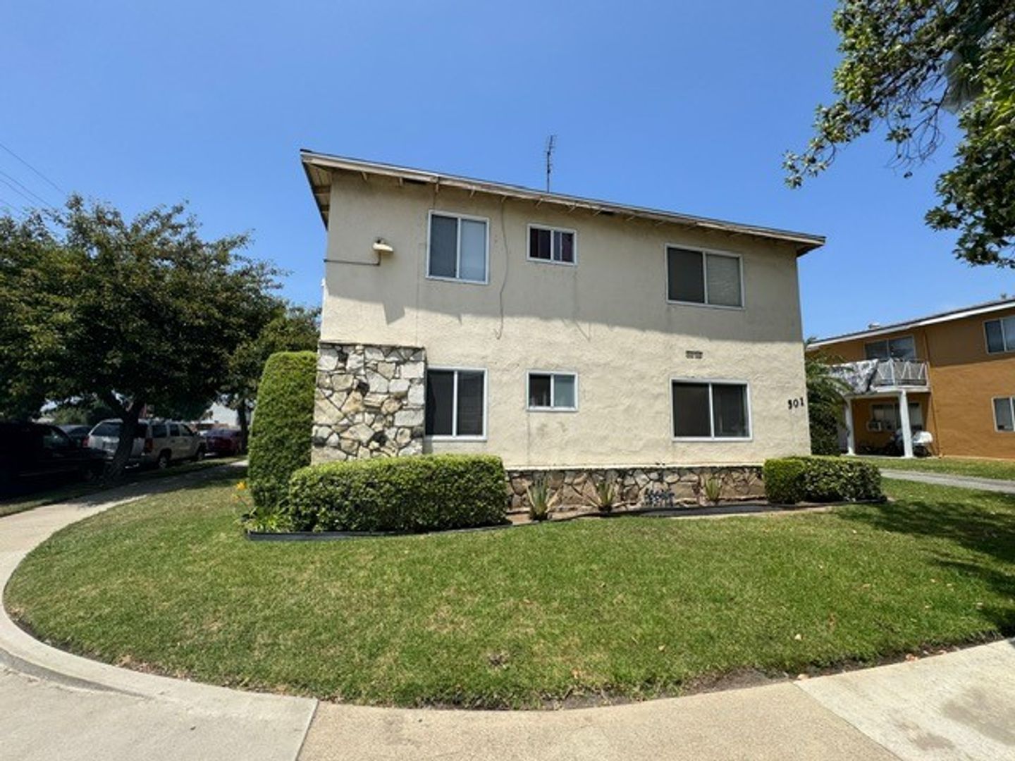 Covina Apartment: 501 E. Hurst St