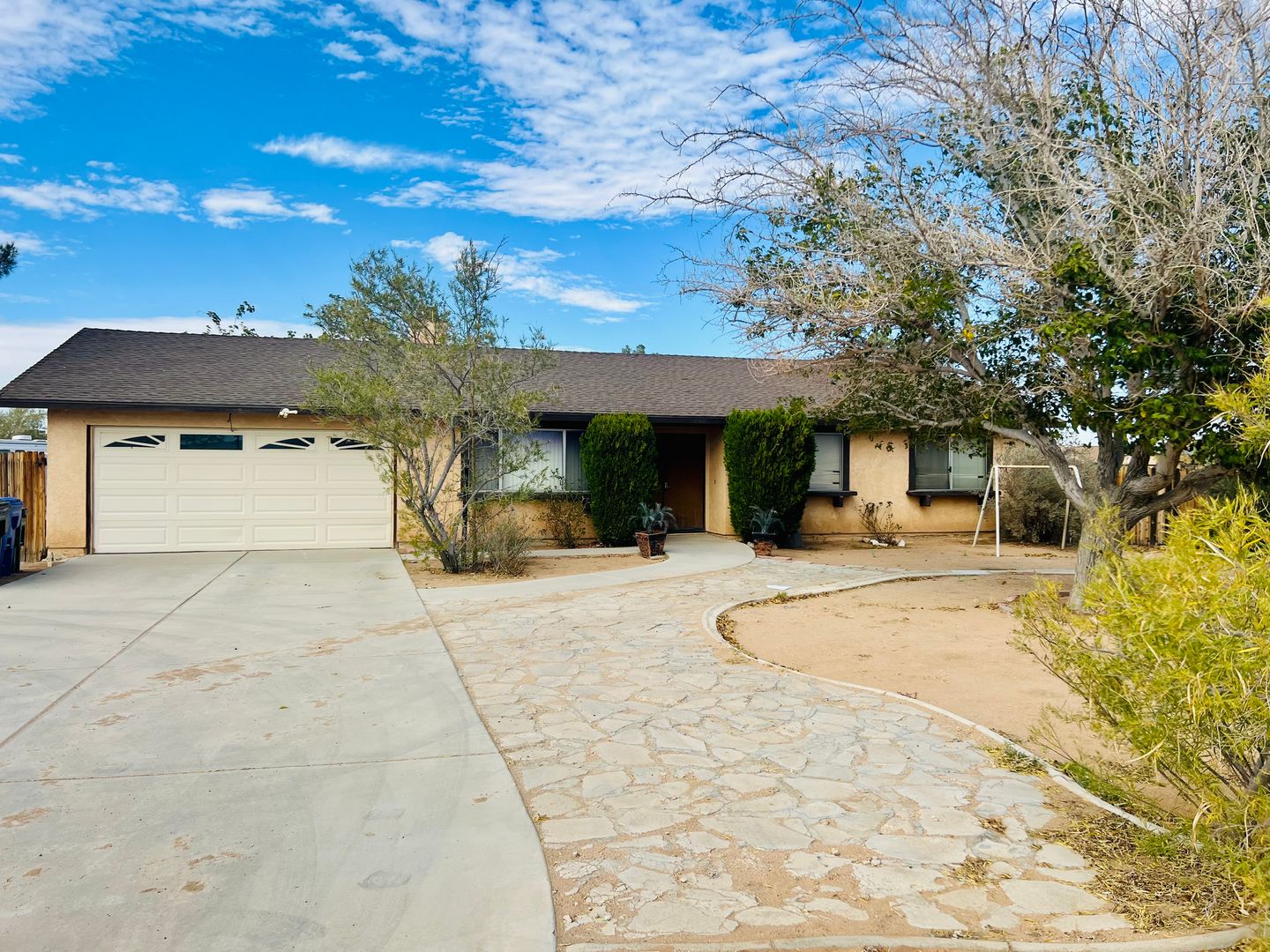 Apple Valley House: 22260 Shandin Road