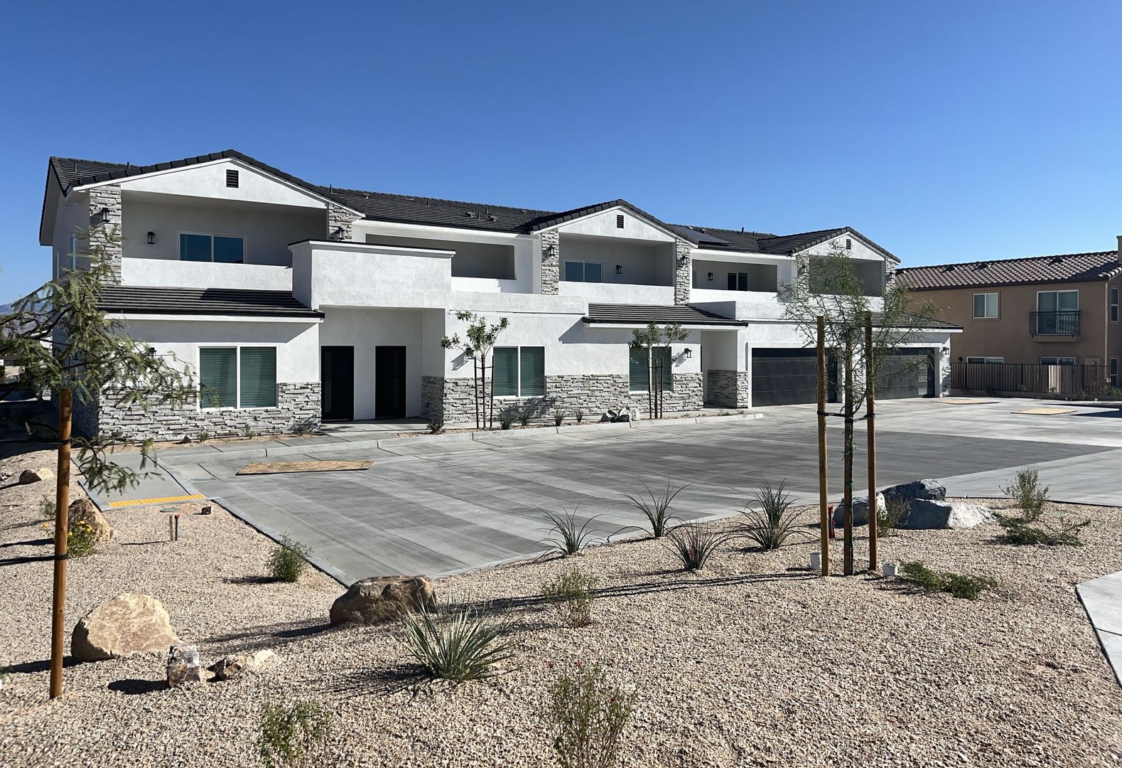 Apple Valley Apartment: 16295 Viho Rd.