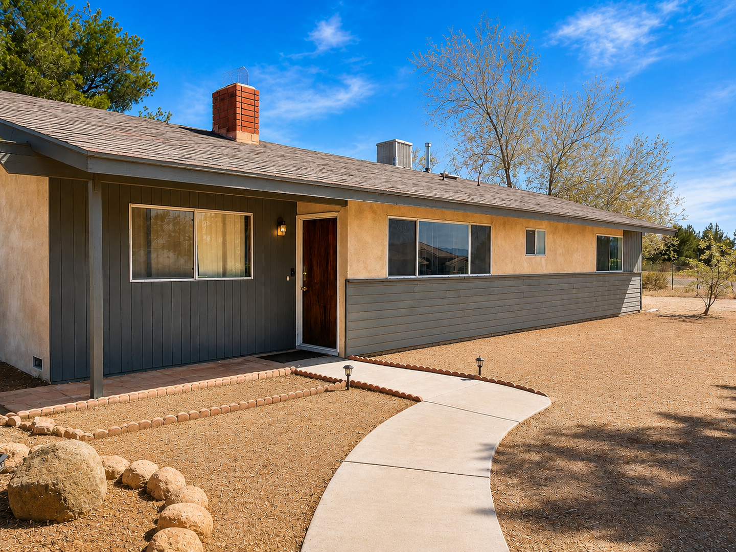Apple Valley House: 18515 Symeron Road