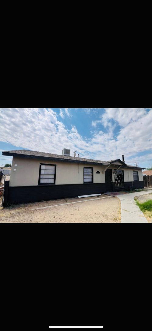 Barstow Apartment: 25567 W. Main St