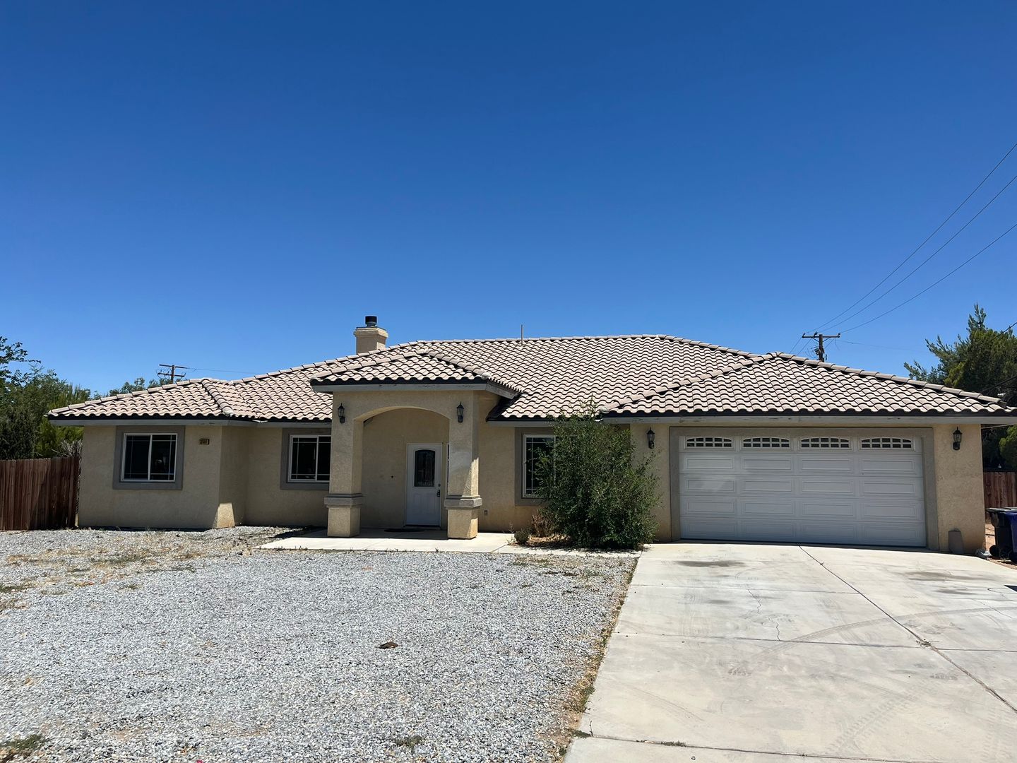 Apple Valley House: 13509 Algonquin Rd