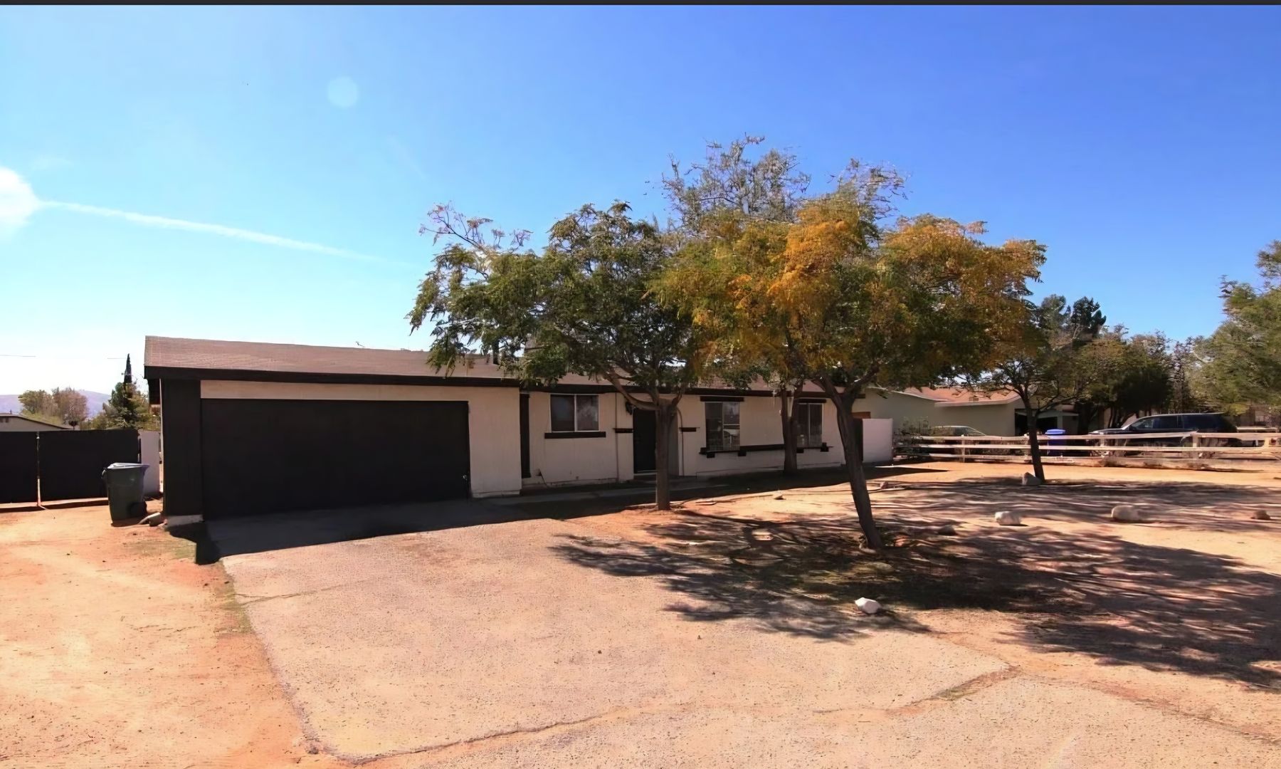 Apple Valley House: 22347 Tehama Road