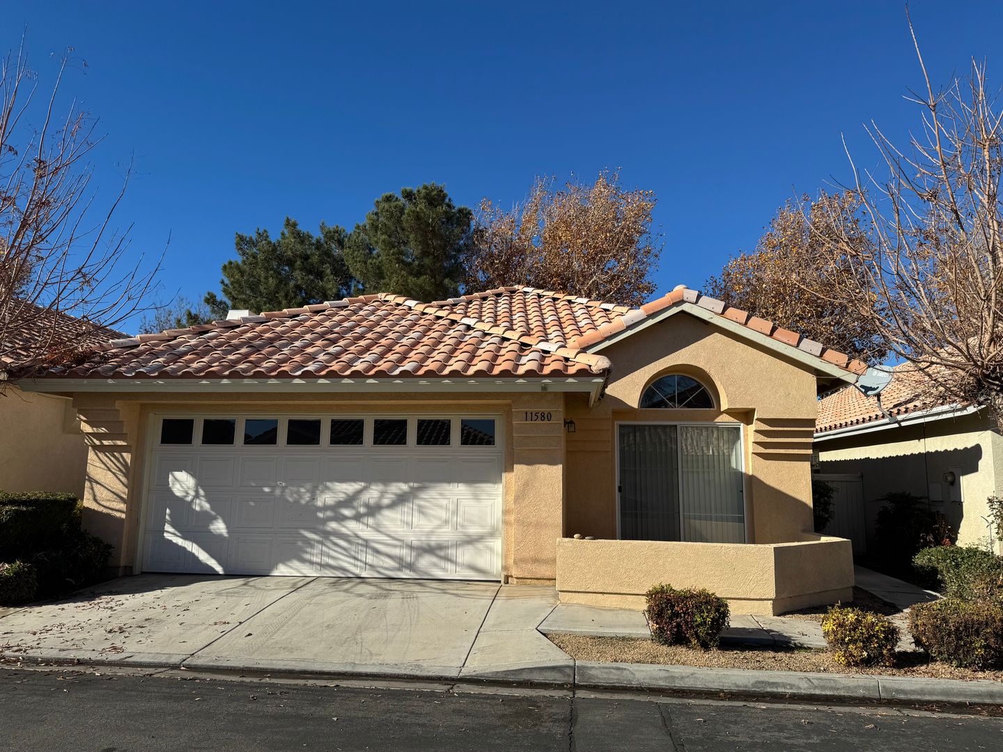 Apple Valley House: 11580 Mountain Meadow Drive