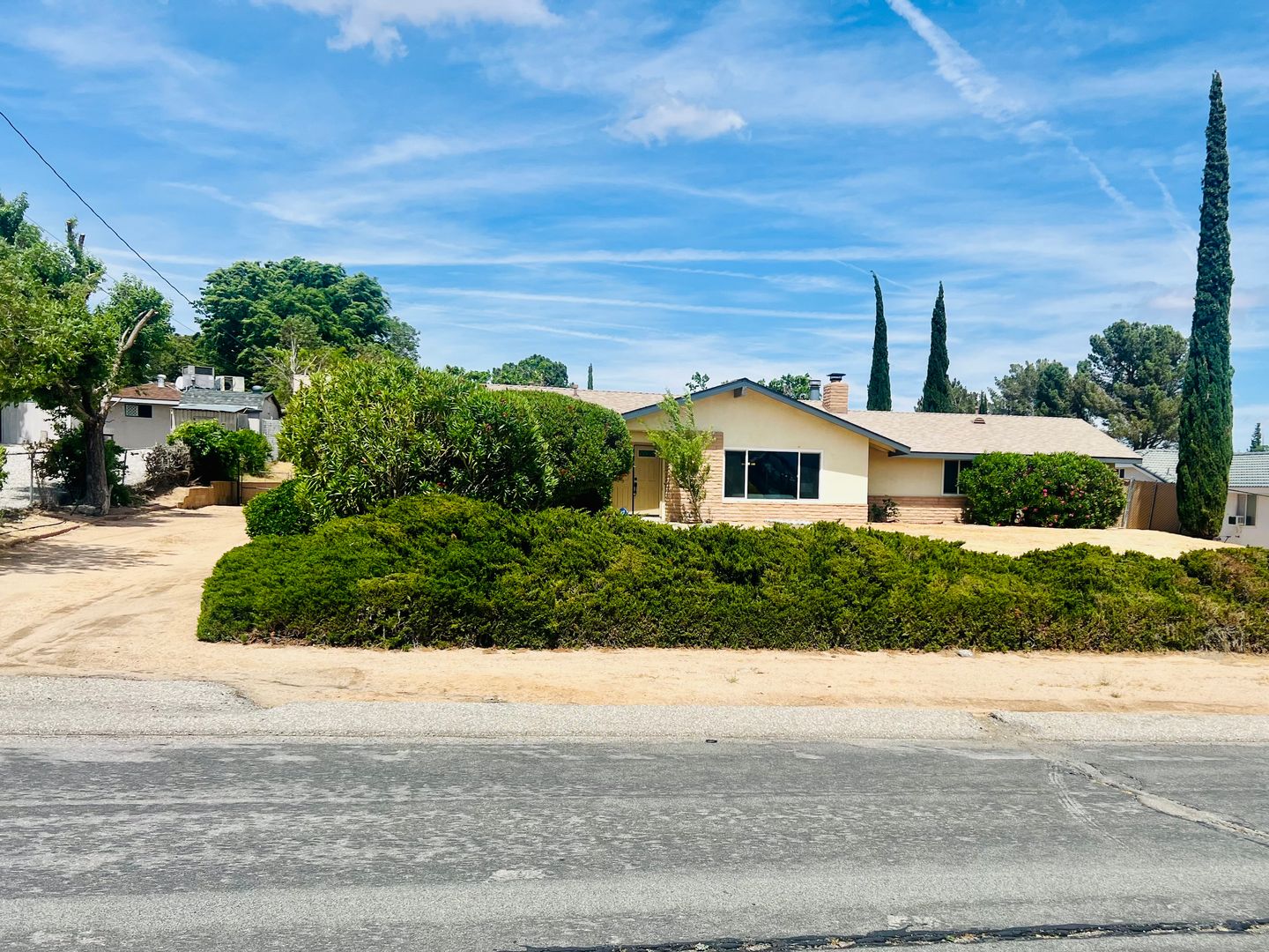 Hesperia House: 18332 Orange St