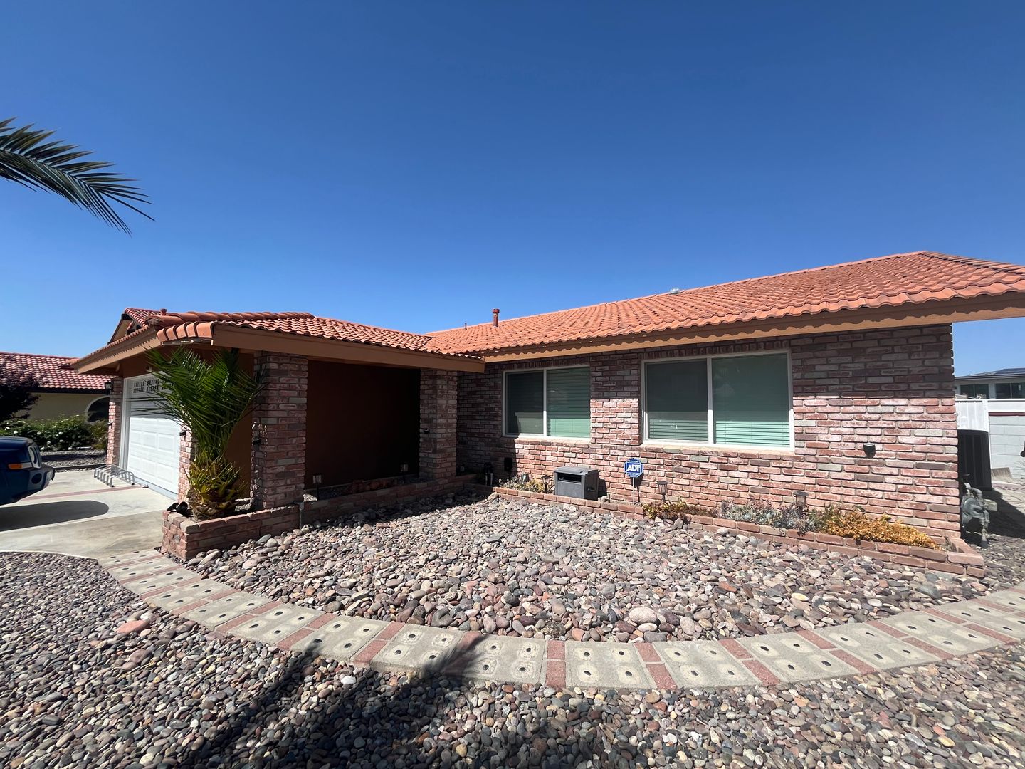 Victorville House: 13535 Spring Valley Lake Pkwy