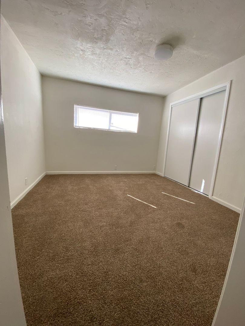 561 Valley Ave A, Barstow, CA 923115806