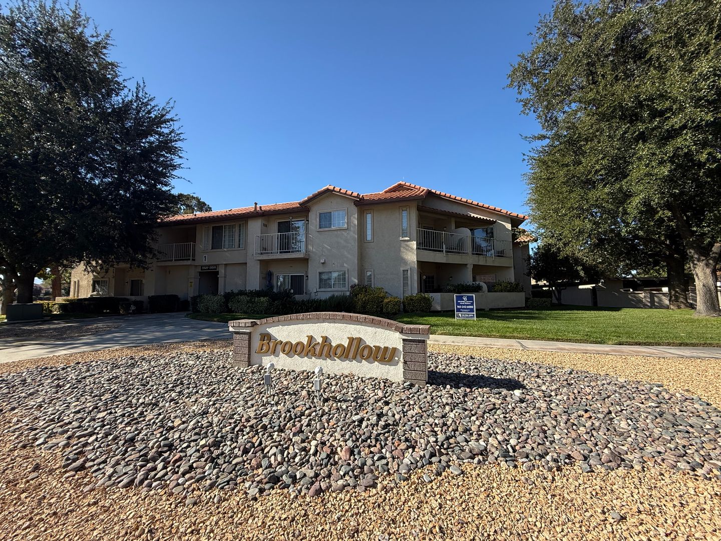 Apple Valley House: 19193 Palo Verde Dr