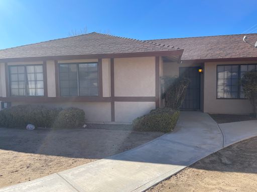 Apple Valley- 2 Bedrooms, 1 Bathroom, Fireplace, Patio, Central HVAc – photo 1